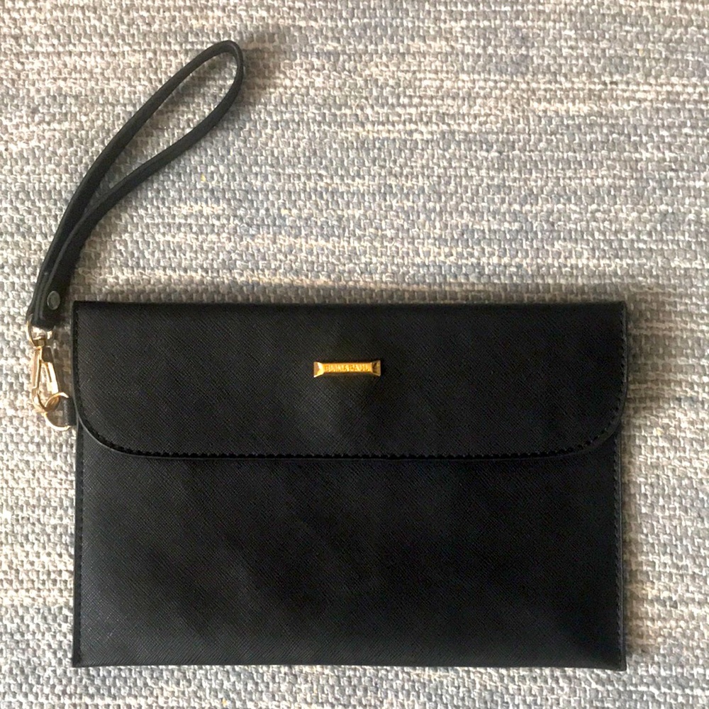 Elim & Paul Clutch in Black